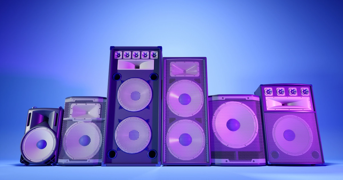 Adviroo - blog ton of voice blue speakers